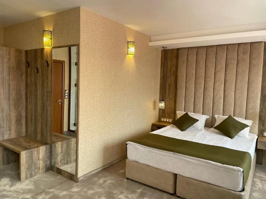 豪華雙人房，設有露台及大床