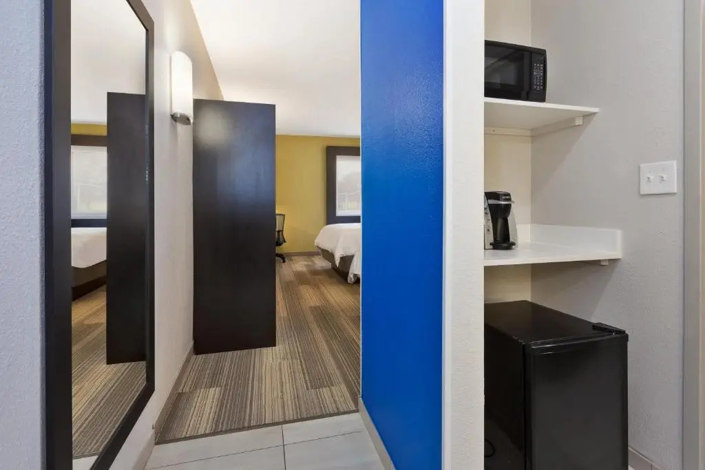 Holiday Inn Express Detroit-Warren/General Motors Technology Center - Chambres