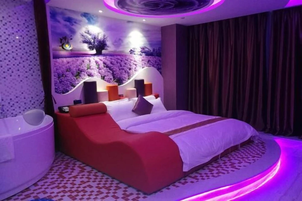 8cm Art Hotel