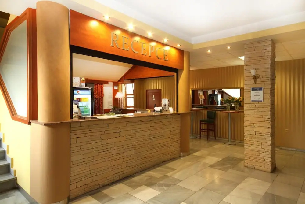 Lobby & Reception