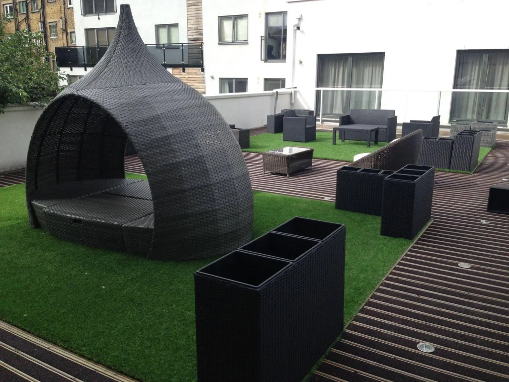 City Courtyard Apartments & Penthouse