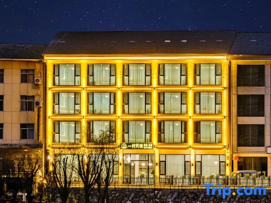 Yicun Light Luxury Boutique Homestay (Shennongjia Muyu Bus Terminal Store)