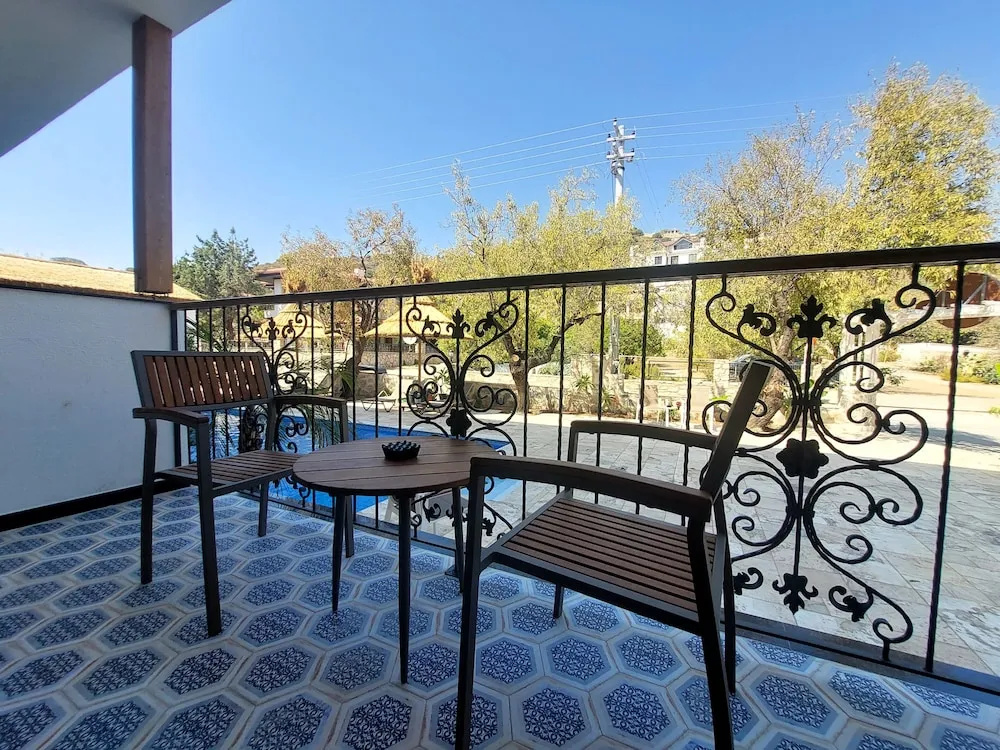 Standard Triple room with balcony
