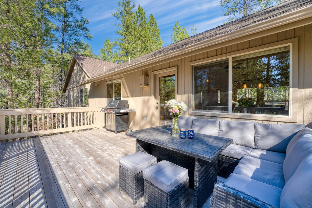 Quail by Avantstay Great Location + Game Room, Hot Tub, & Deck!