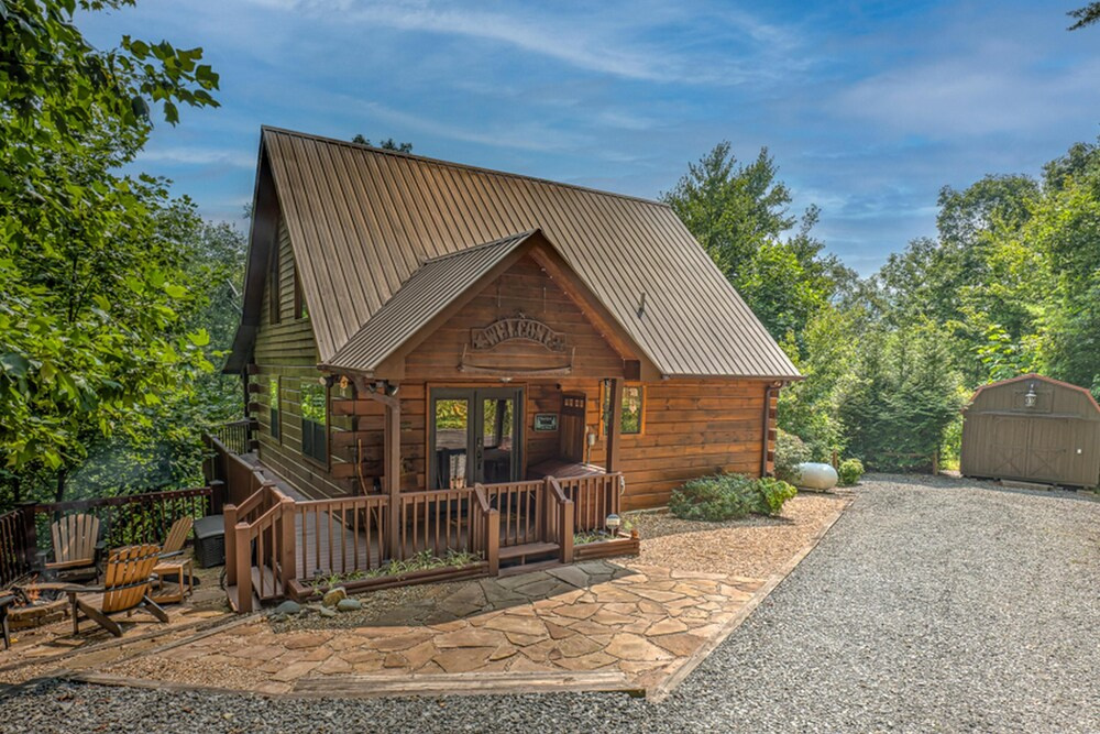 Standing Bear Lodge by Escape to Blue Ridge
