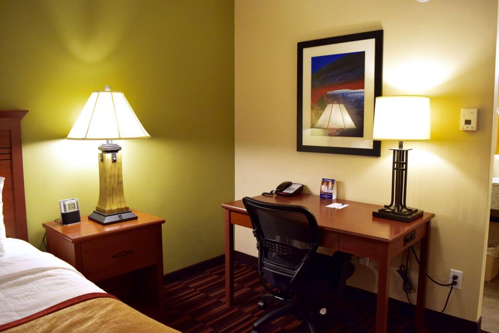 Town & Country Inn by null