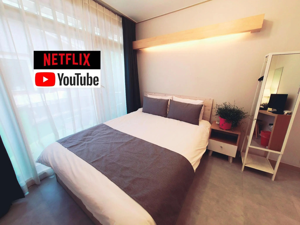 Deluxe Double room (full double bed)