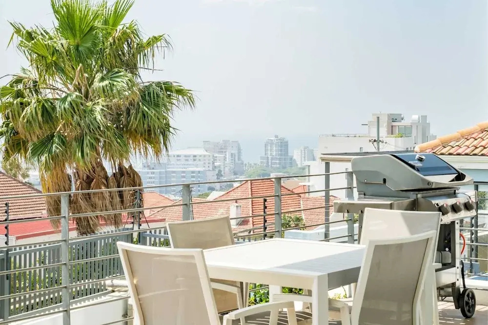 Gorgeous Sea Point Apartment With Rooftop Pool at Mirabel