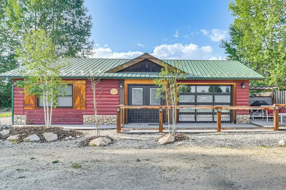 Modern Granby Retreat: Fish, Hike & Relax!