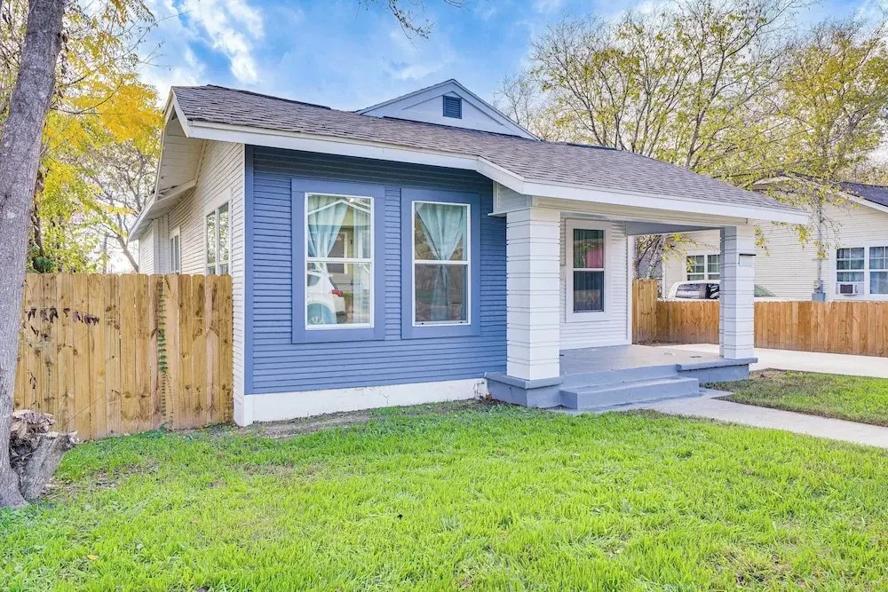Charming San Antonio Home ~ 2 Mi to The Alamo!