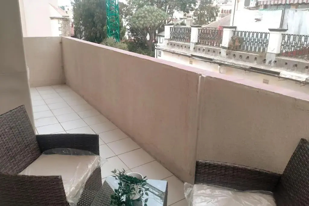 Best location 2 bed2 bath w/lift in town! (Kosher)