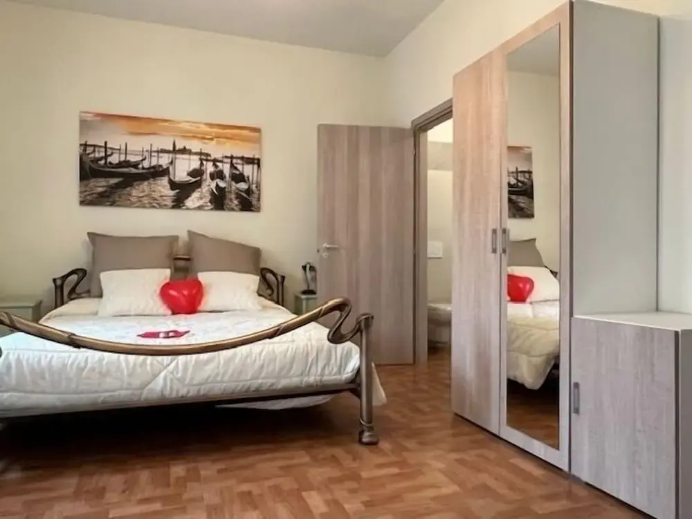 Standard Double room with balcony (full double bed)