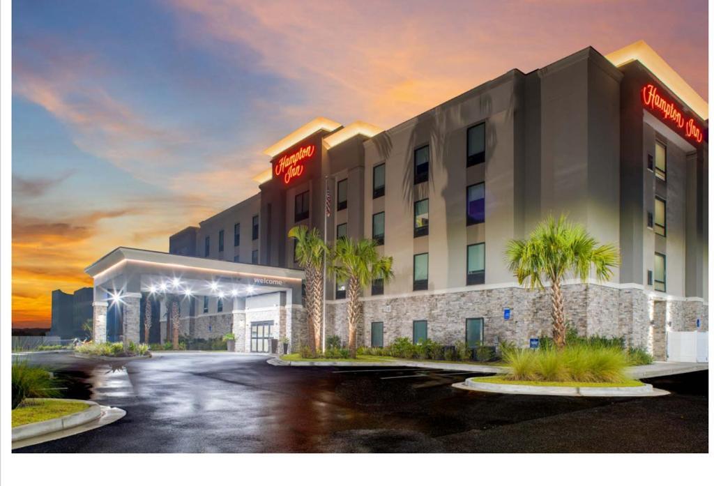 Hampton Inn Hardeeville image