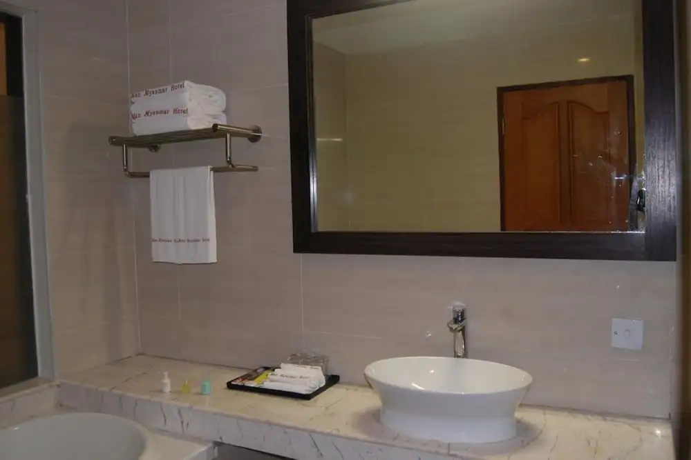 Man Myanmar Hotel - Chambres