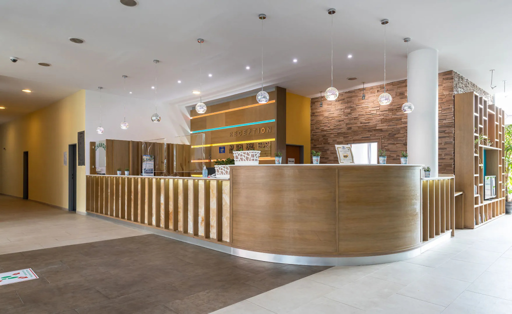Lobby & Reception