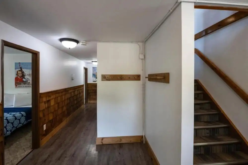 Spacious 8 bdrm Blue Mountain Cottage, Perfect for Large Groups, Private Beach, BBQ, Hot Tub, Sauna - фото 11