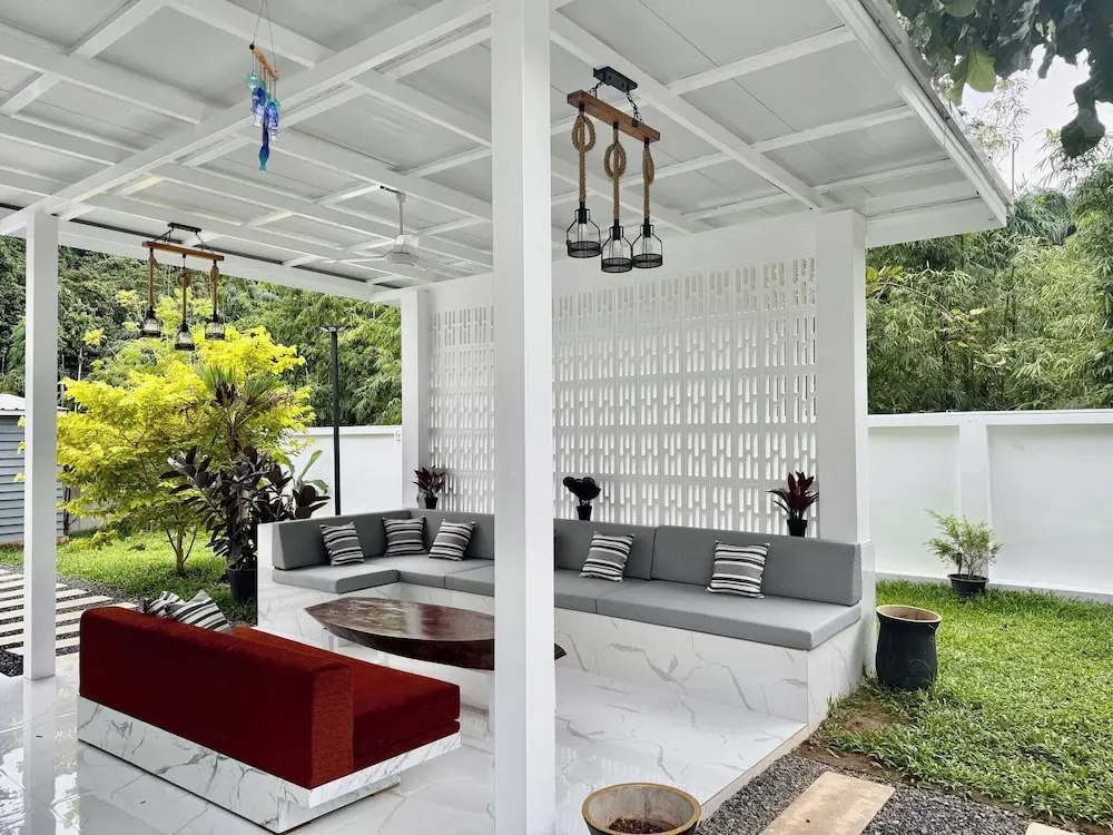 Beautiful Villa Between Jungle