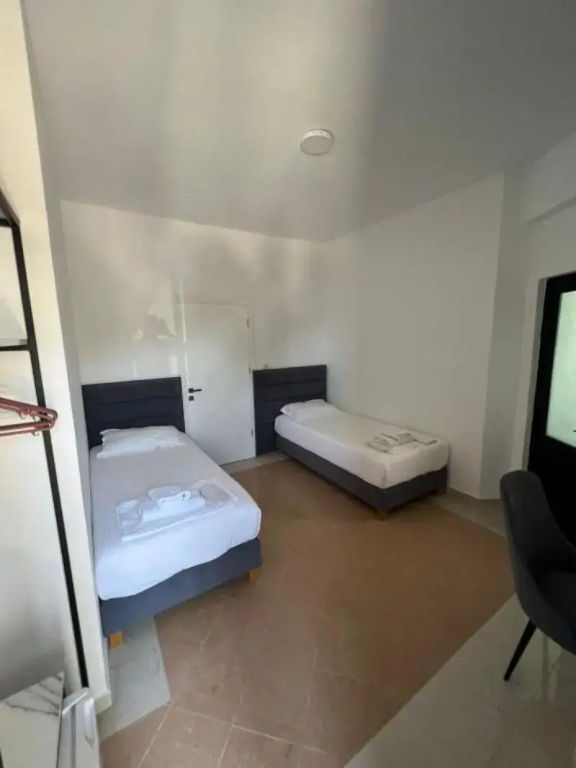 1 Bedroom Standard Double room with partial sea view (twin beds)
