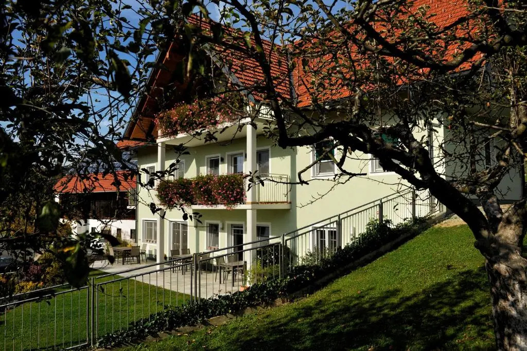 Zirngast Weingut-Buschenschank-Gästezimmer - Chambres