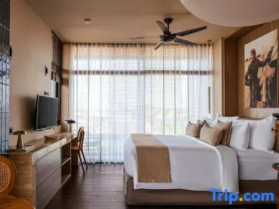 Double Suite with balcony and with city view (full double bed)