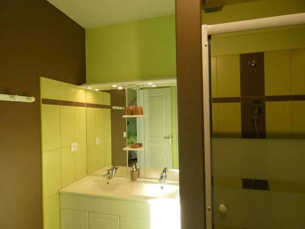 5 Bedrooms Cottage