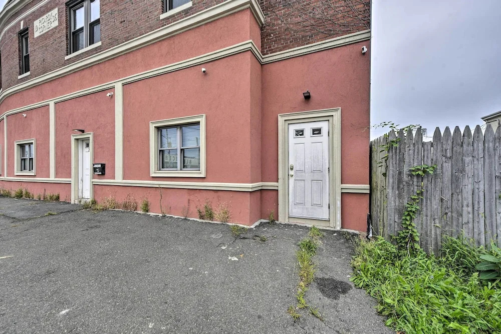 Boston Apartment < 10 Mi to Top Universities