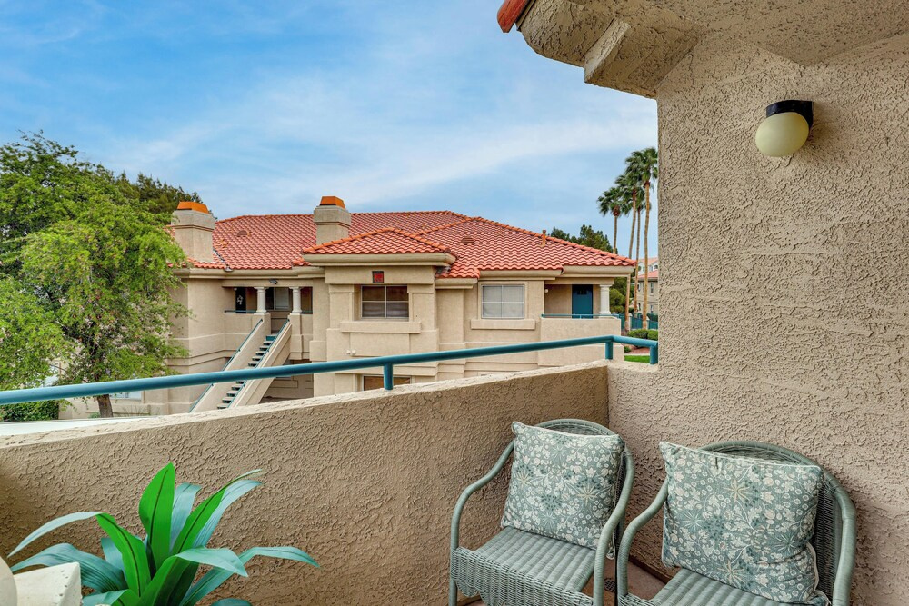 Long-term Ready! Green Valley Condo w/ Pool Access