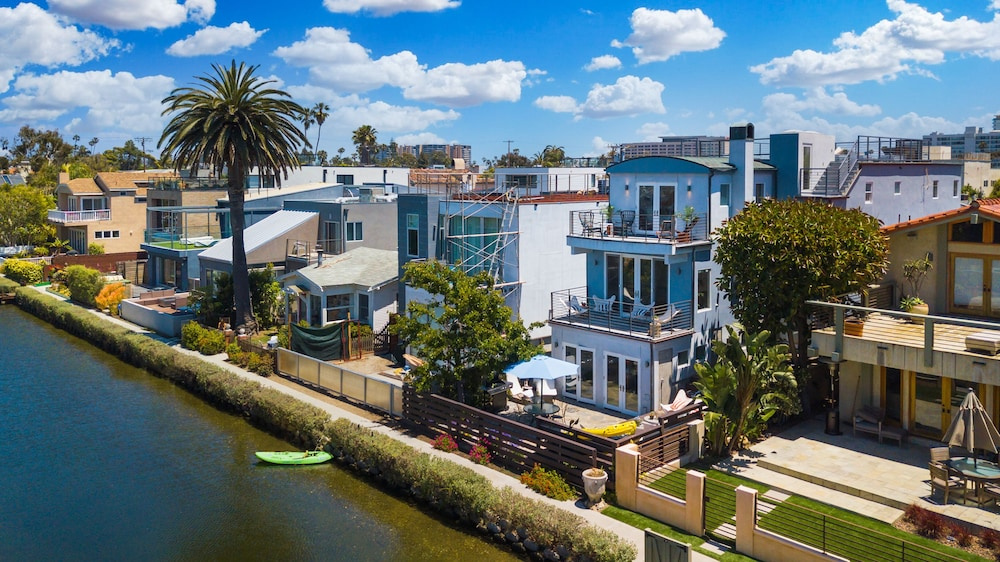 New Listing! Venice Canal-front W/ Pool, Near Beach 5 Bedroom Home - Général