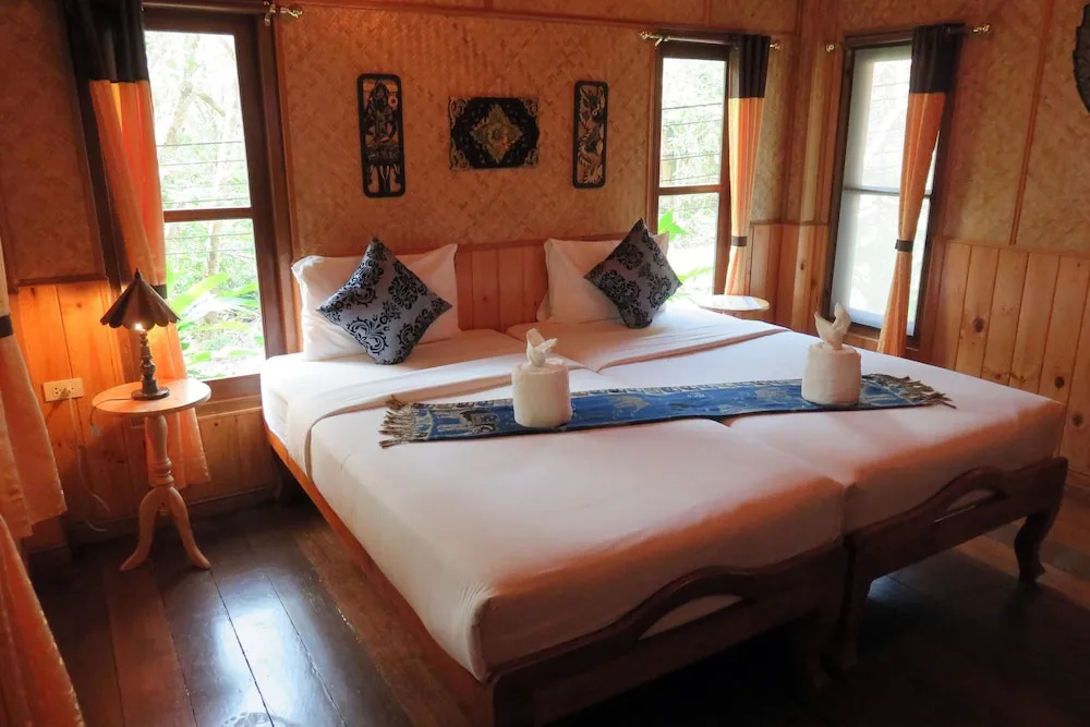 Deluxe Double room with balcony and with garden view (full double bed)