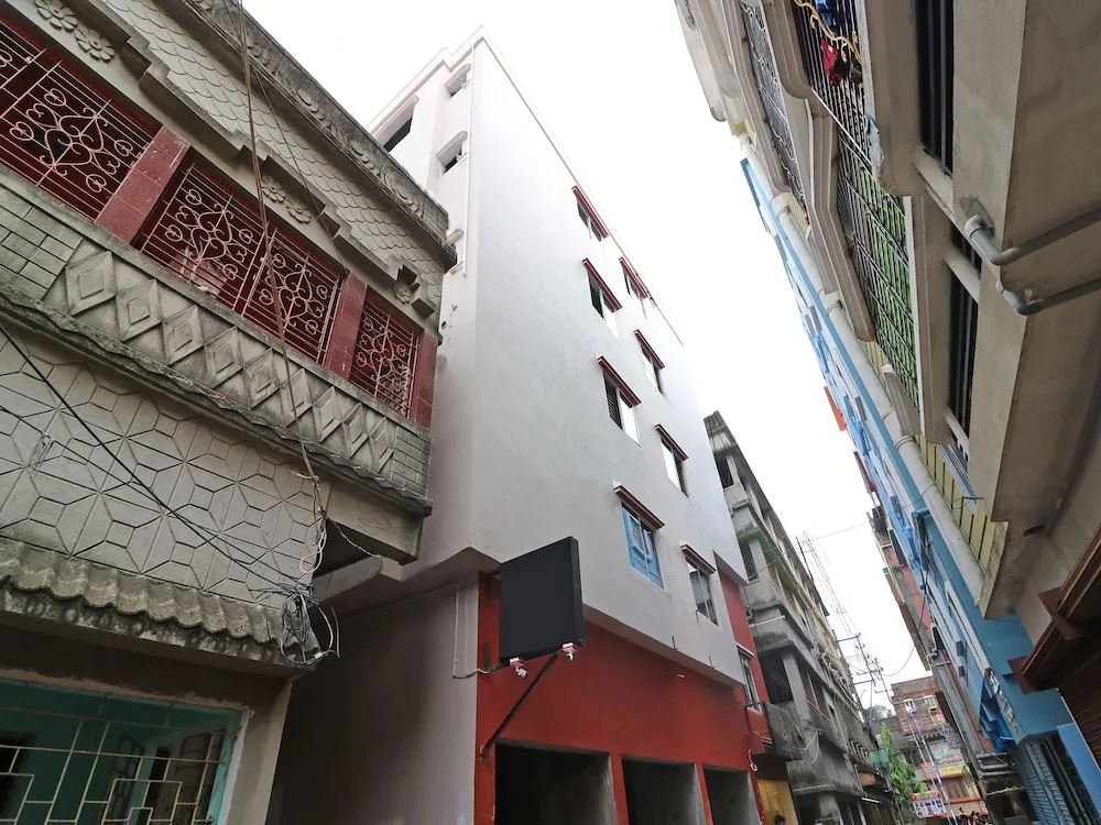 OYO 13579 Hotel Royal Crowne