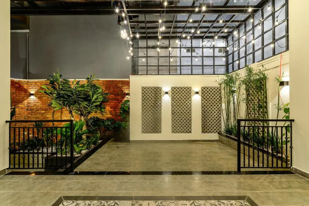 Lobby & Reception
