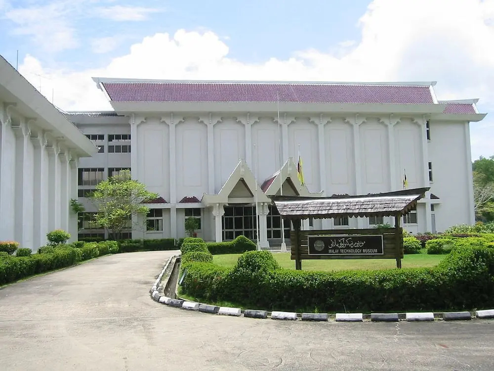 Rimbun Suites & Residences