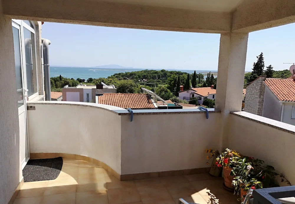 Captivating 4-bed Apartment in Premantura