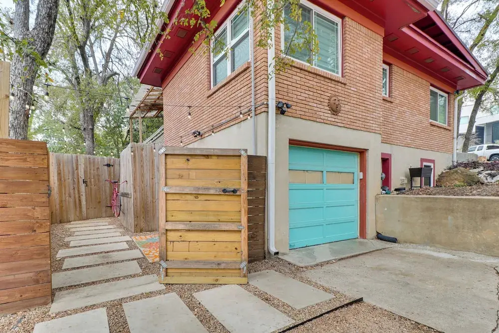 3 Mi to Dtwn Austin! Sleek Apt w/ Private Patio