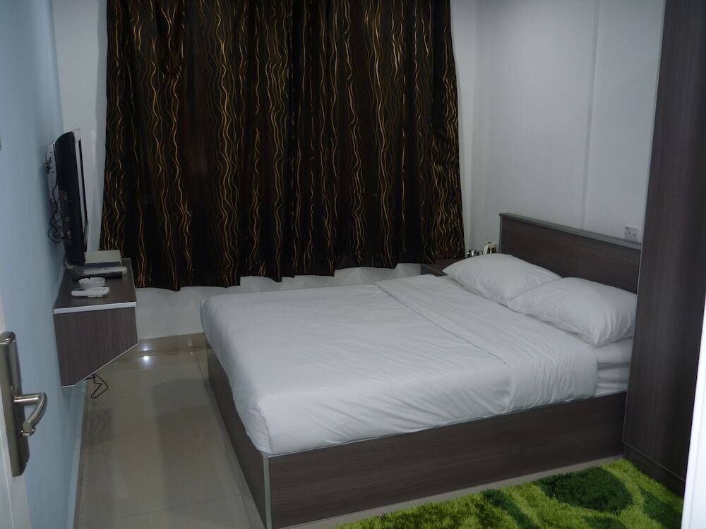 Lacomme Inn