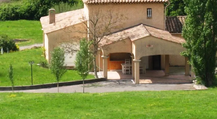 Lumineuse Villa avec Piscine à Grasse