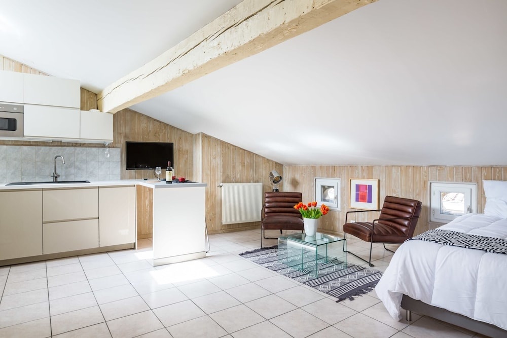 Lovely Attic Studio in Capucins
