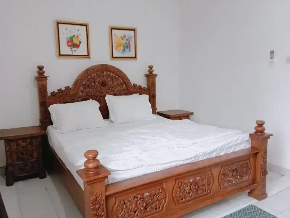 4 Bedrooms Cottage