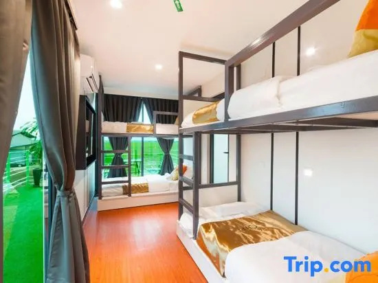 Deluxe Family room with balcony