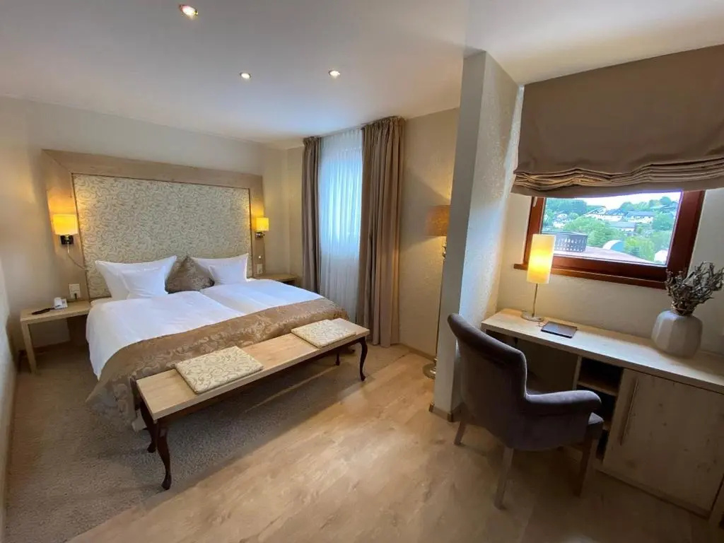 Deluxe Double room with balcony (full double bed)
