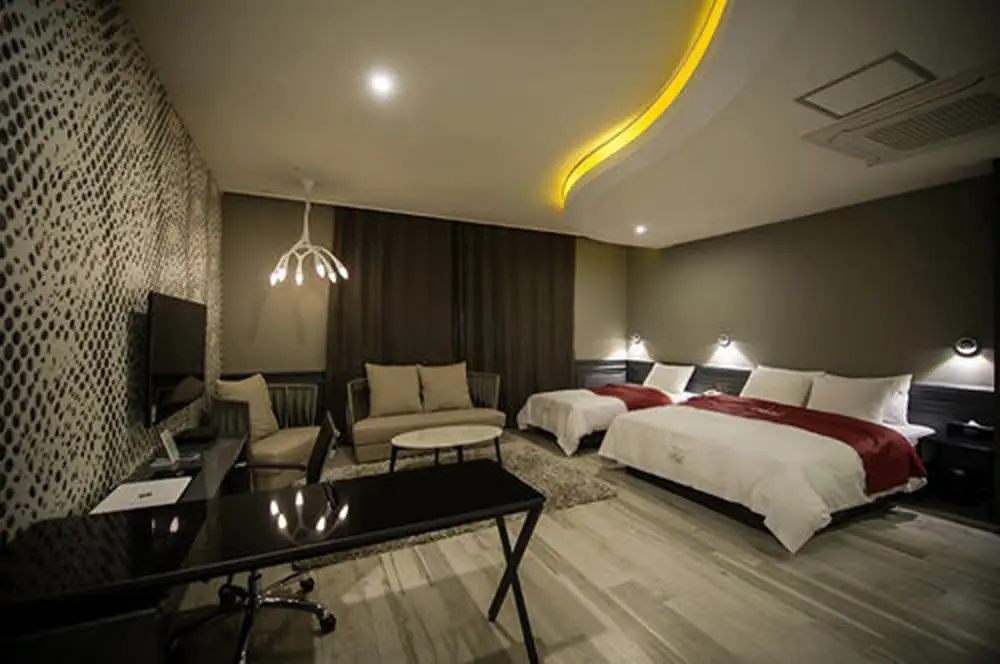 Double Suite (twin beds)