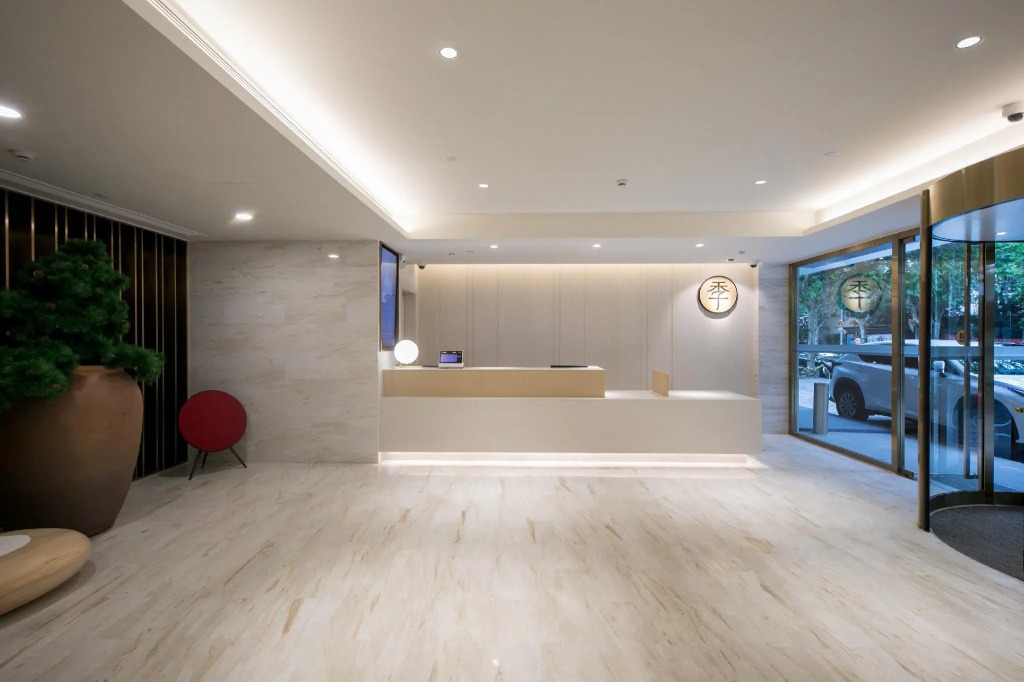 Lobby & Reception