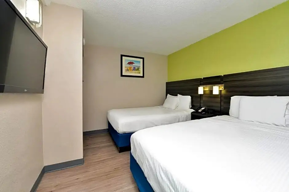 1 Bedroom Quadruple Suite with balcony and oceanfront