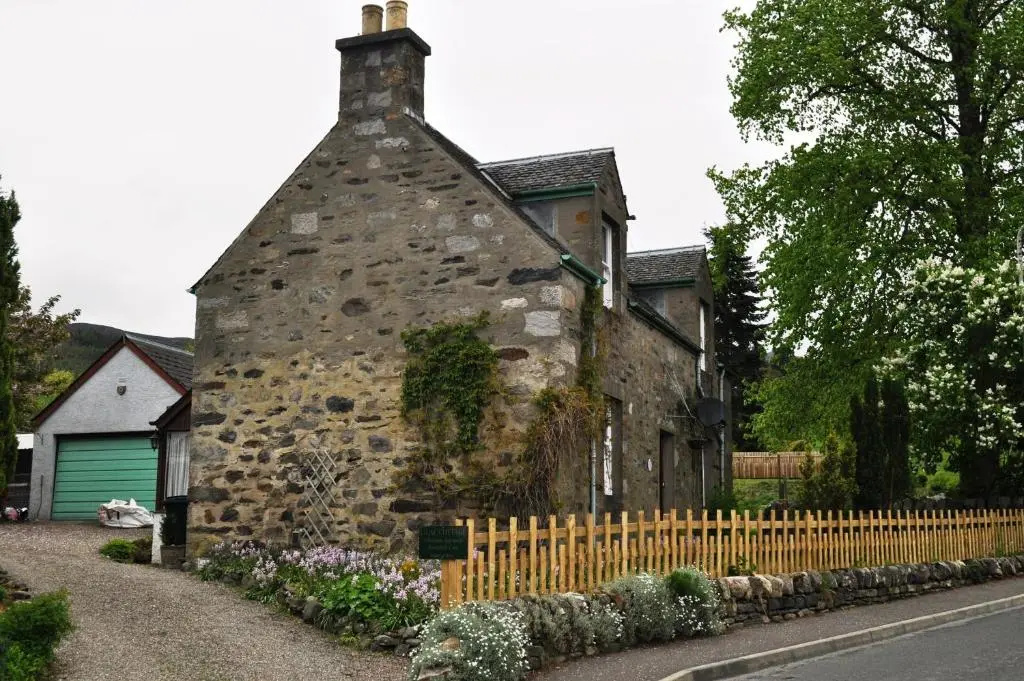 2 Bedrooms Cottage