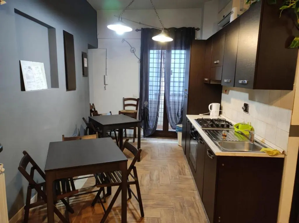 5 Bedrooms Apartment