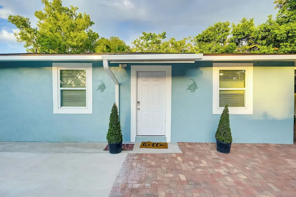 Modern Tampa Apartment ~ 3 Mi to Busch Gardens!