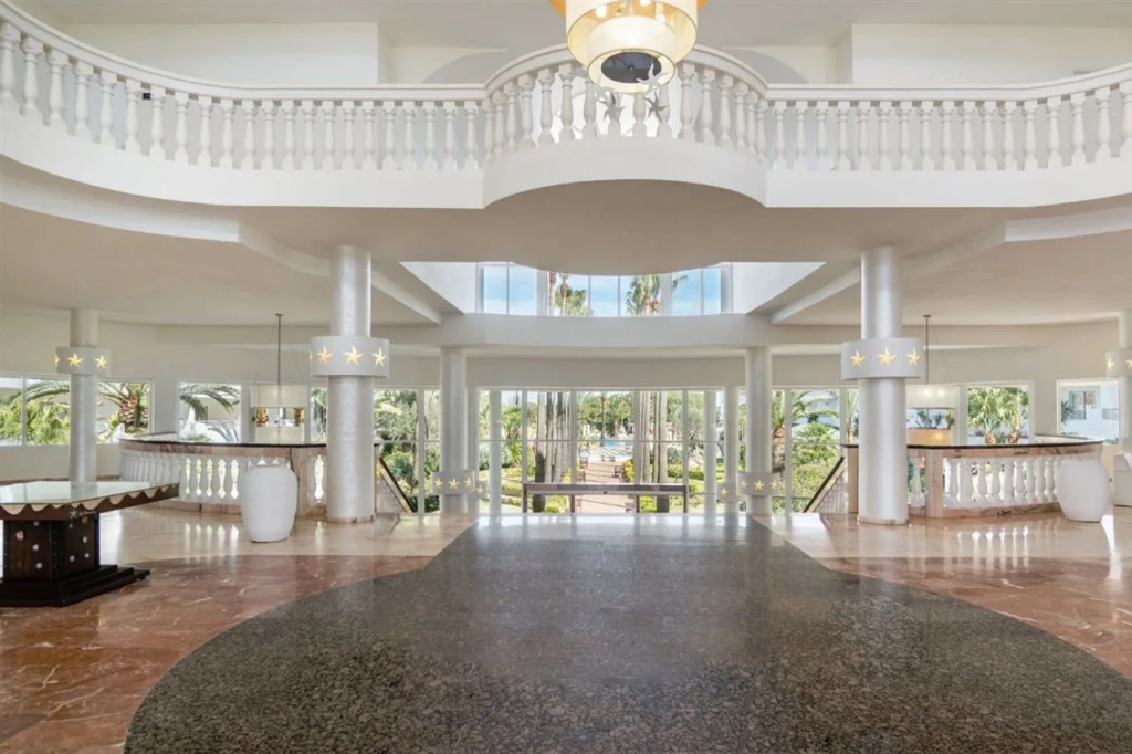 Lobby & Reception