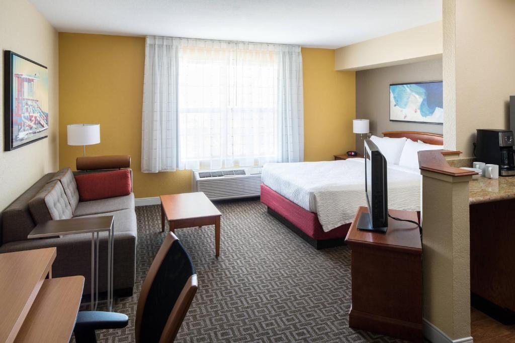 Студия в TownePlace Suites Los Angeles LAX/Manhattan Beach
