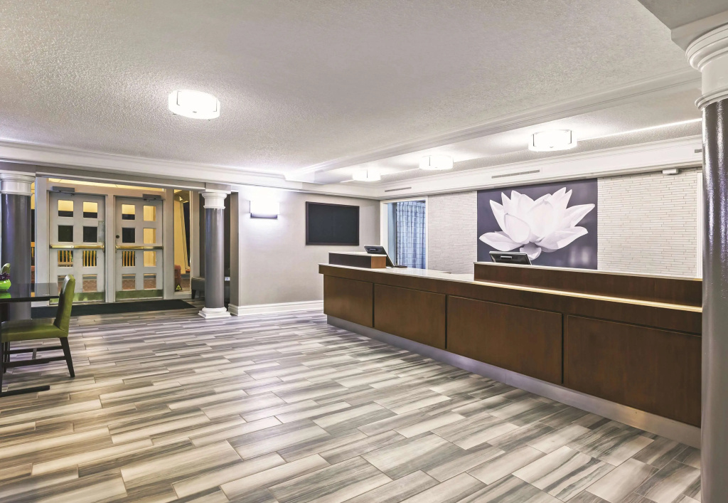 Lobby & Reception