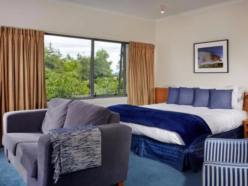2 Bedrooms Quadruple Apartment with park view